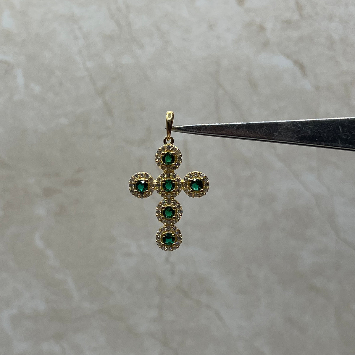 Dije Cruz Circones Blanco y Verde Oro amarillo 18k 3,34 Gr / 3,03 mm / 3,00 Cm