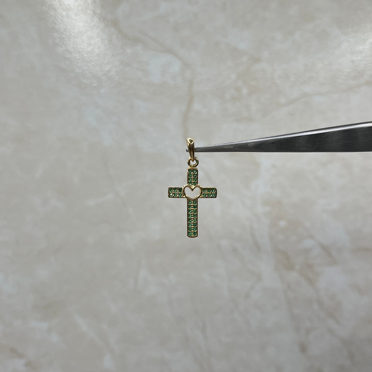 Dije Cruz Corazón Circon Verde Oro amarillo 18k 1,40 Gr / 1,12 mm / 2,5 Cm