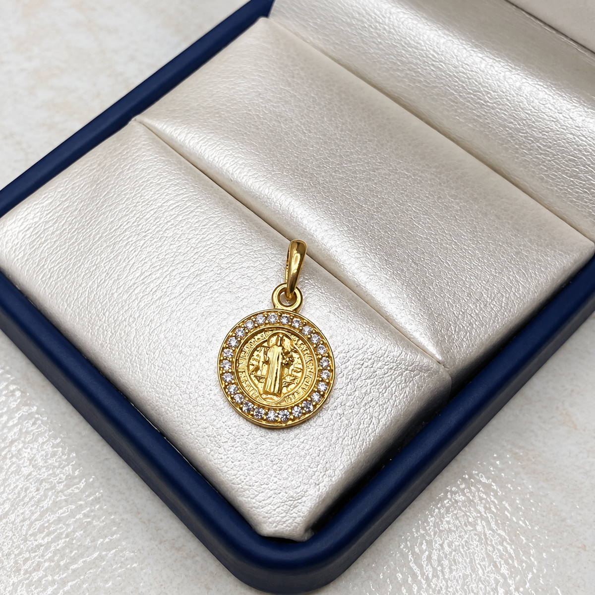Dije Medalla San Benito Circon Blanco Oro amarillo 18k 2,29 Gr / 1,48 mm / 1,7 Cm