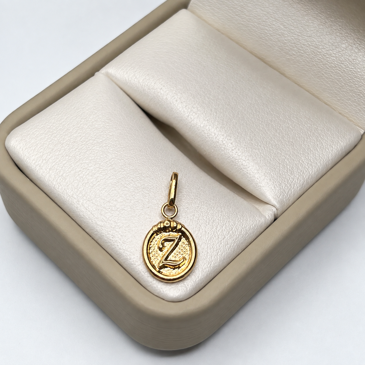 Dije Letra Z Oro amarillo 18k 0,61 Gr / 1,63 mm / 1,8 Cm