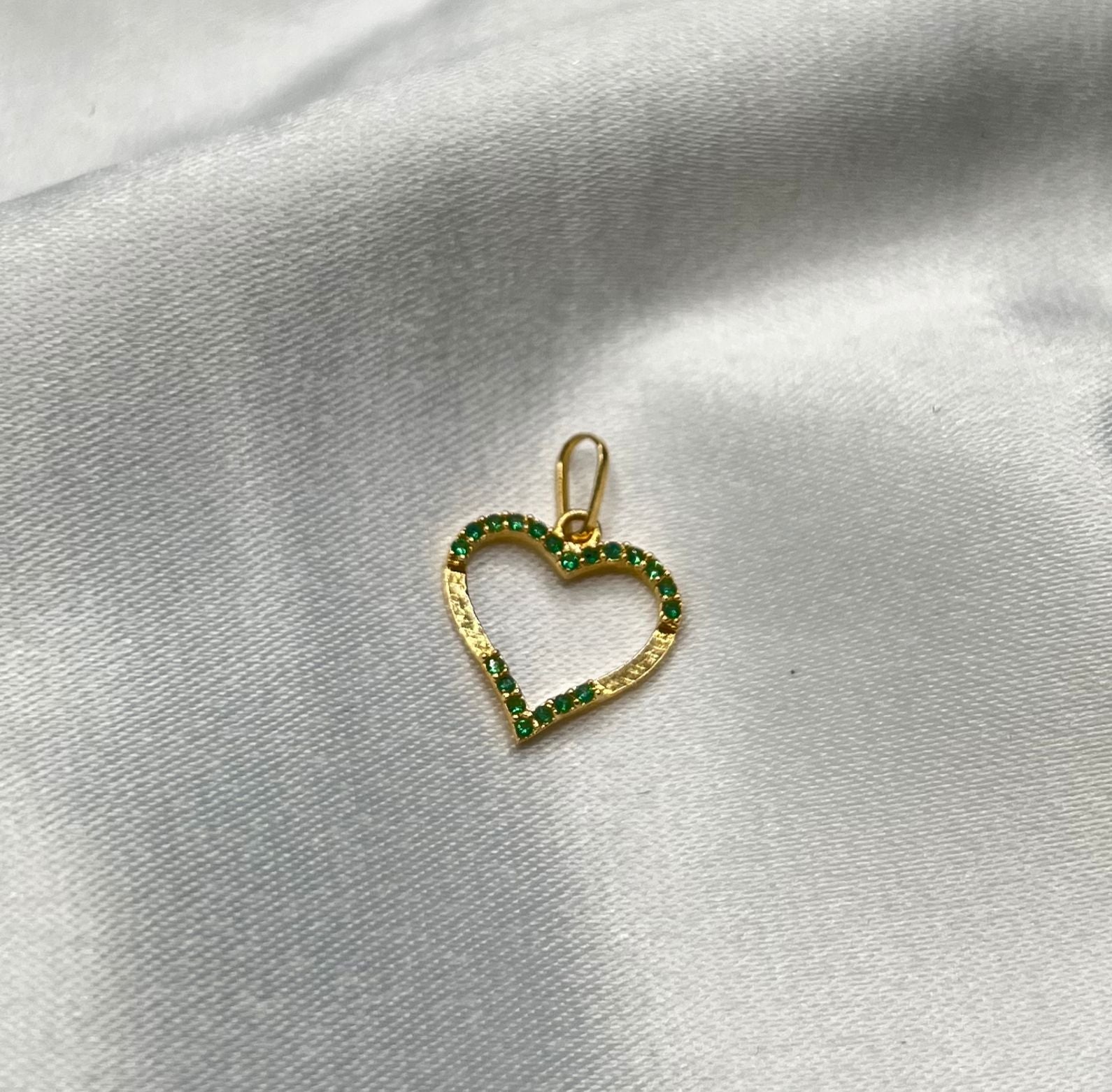 Dije Corazón Circón Verde Oro amarillo 18k 0,72 Gr / 13,59 mm / 2 Cm