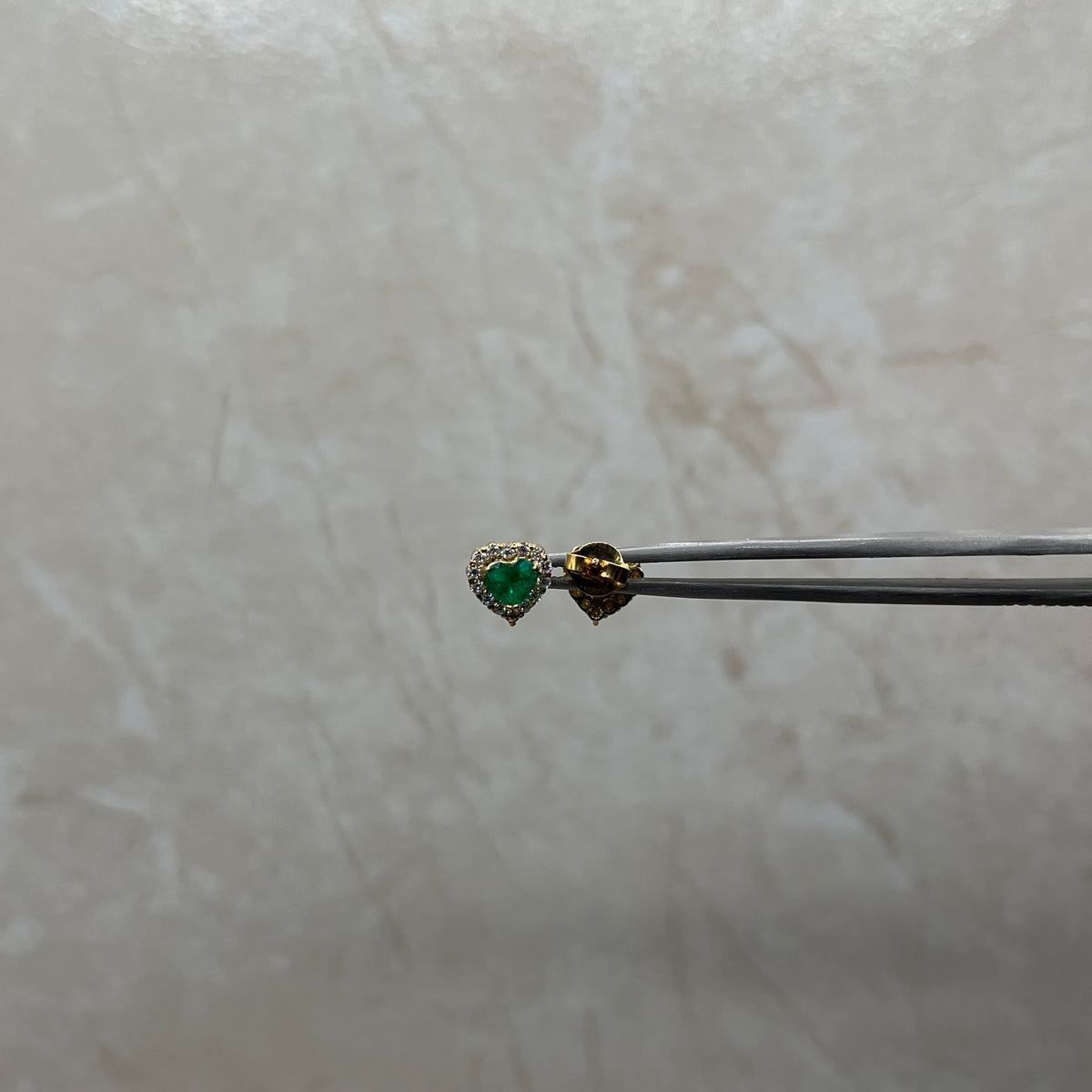Topos Corazones de Esmeralda Rodeados en Moissanita Oro amarillo 18k 1,81 Gr / 4 mm