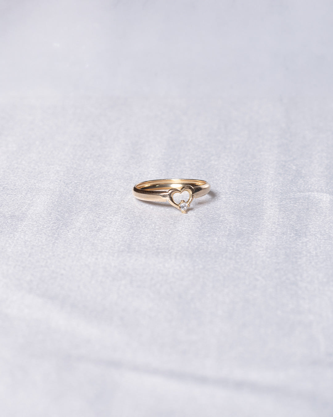 Anillo Corazón Circon Oro amarillo 18k / Talla 6 / 0,81 Gr