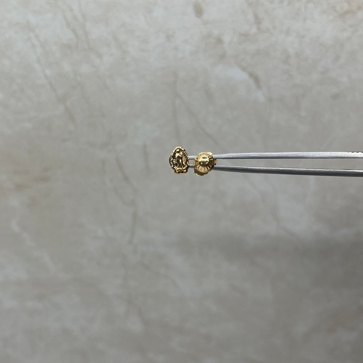 Topos Virgen de Guadalupe Silueta Oro amarillo 18k 0,62 Gr / 1,17 mm