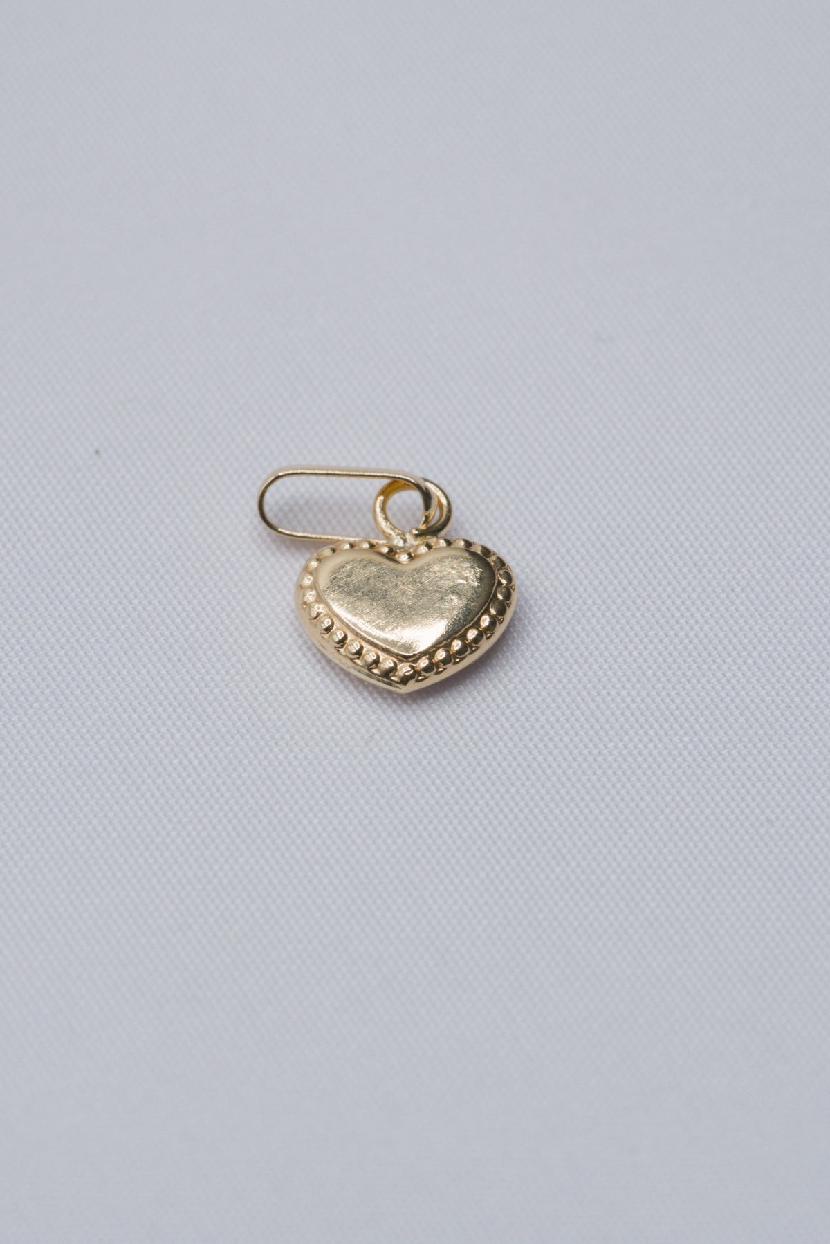 Dije corazón plano oro amarillo 18k 0,35 gr / 2,23 mm / 1,5 cm