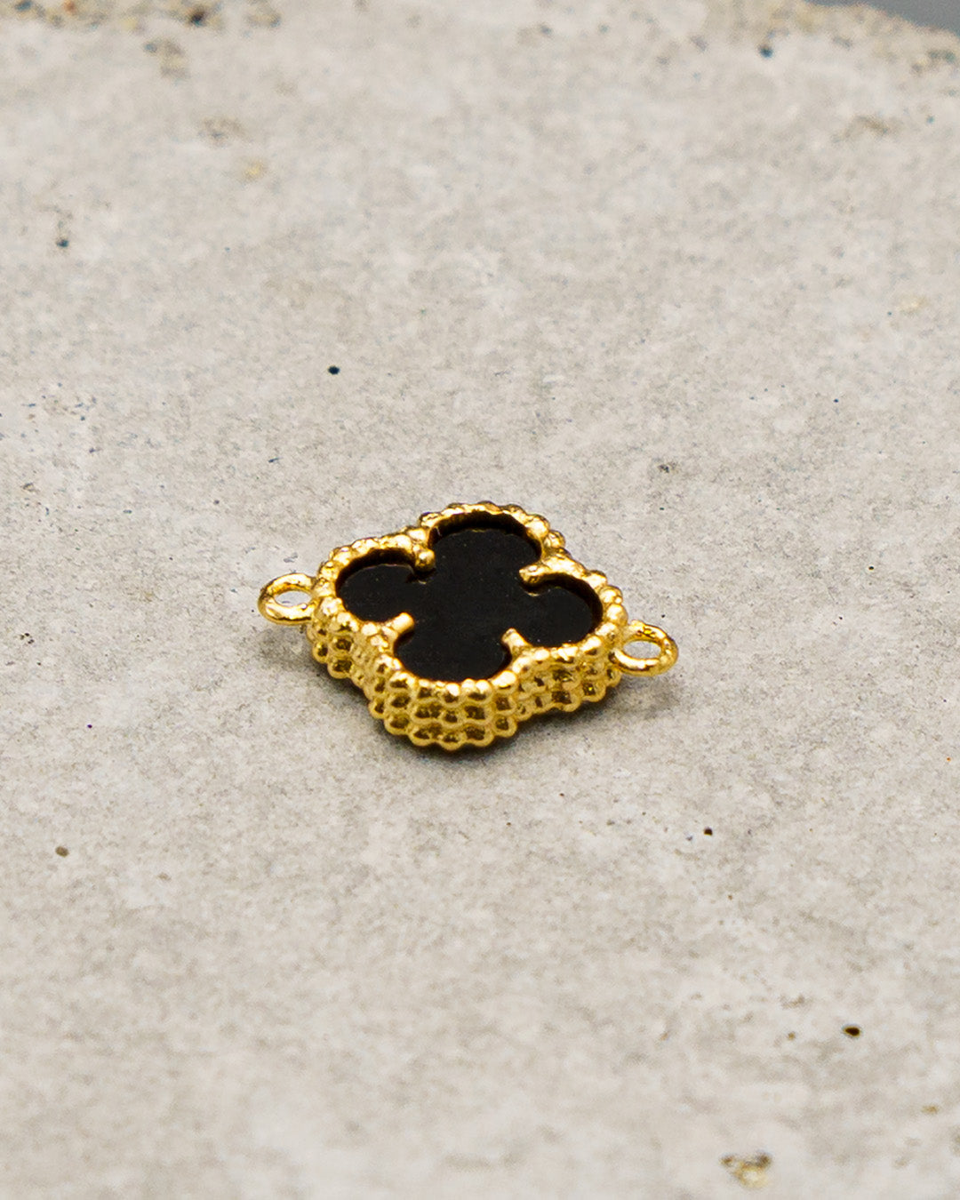 Herraje VC Negro Oro amarillo 18k 0,99 Gr