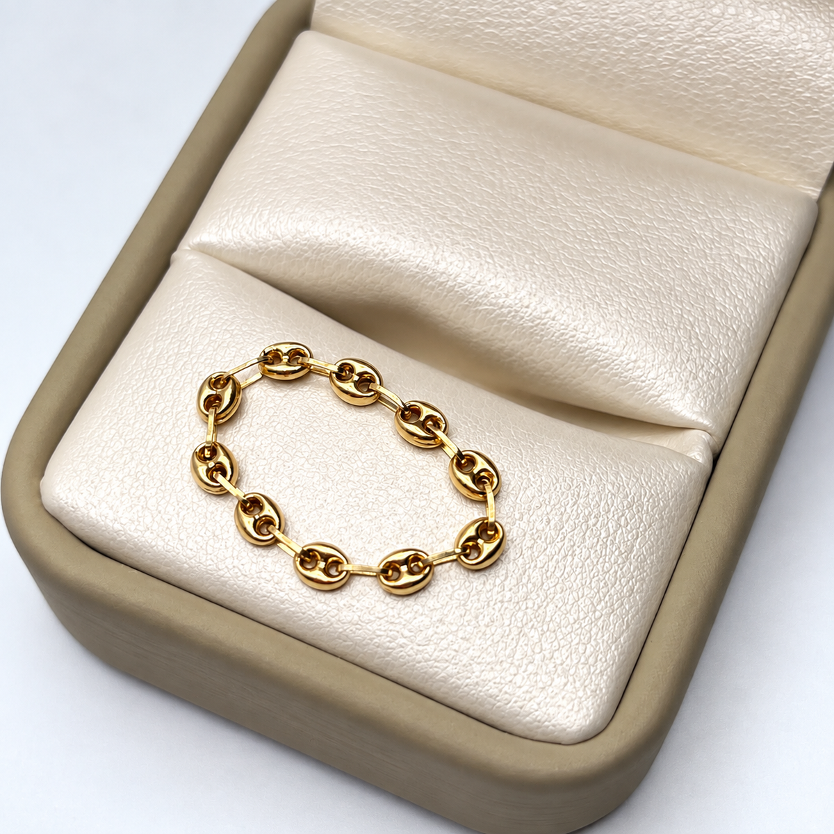 Anillo GC Oro amarillo 18k / Talla 8 1/2 / 0,69 Gr / 1,65 mm