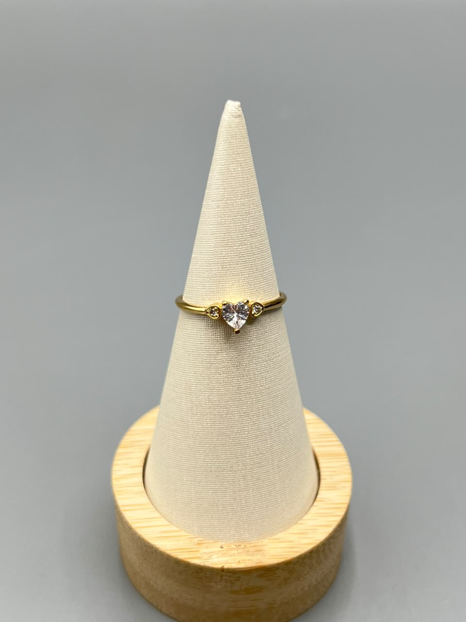 Anillo Circon Corazón Oro amarillo 18k / Talla 5 / 1,07 Gr
