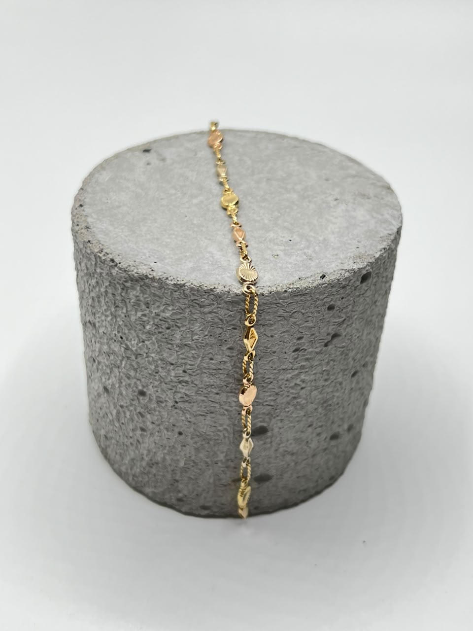 Pulso Rustico Tres oros 18k 2,62 Gr / 4,71 mm / 19 Cm Broche 0,40