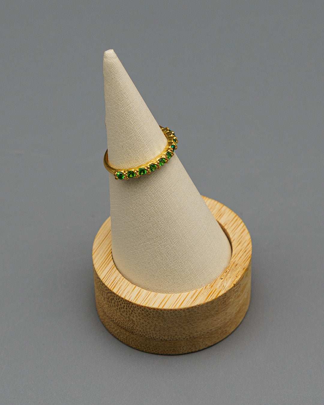 Anillo Circones Verdes Oro amarillo 18k / Talla 5 / 1,54 Gr
