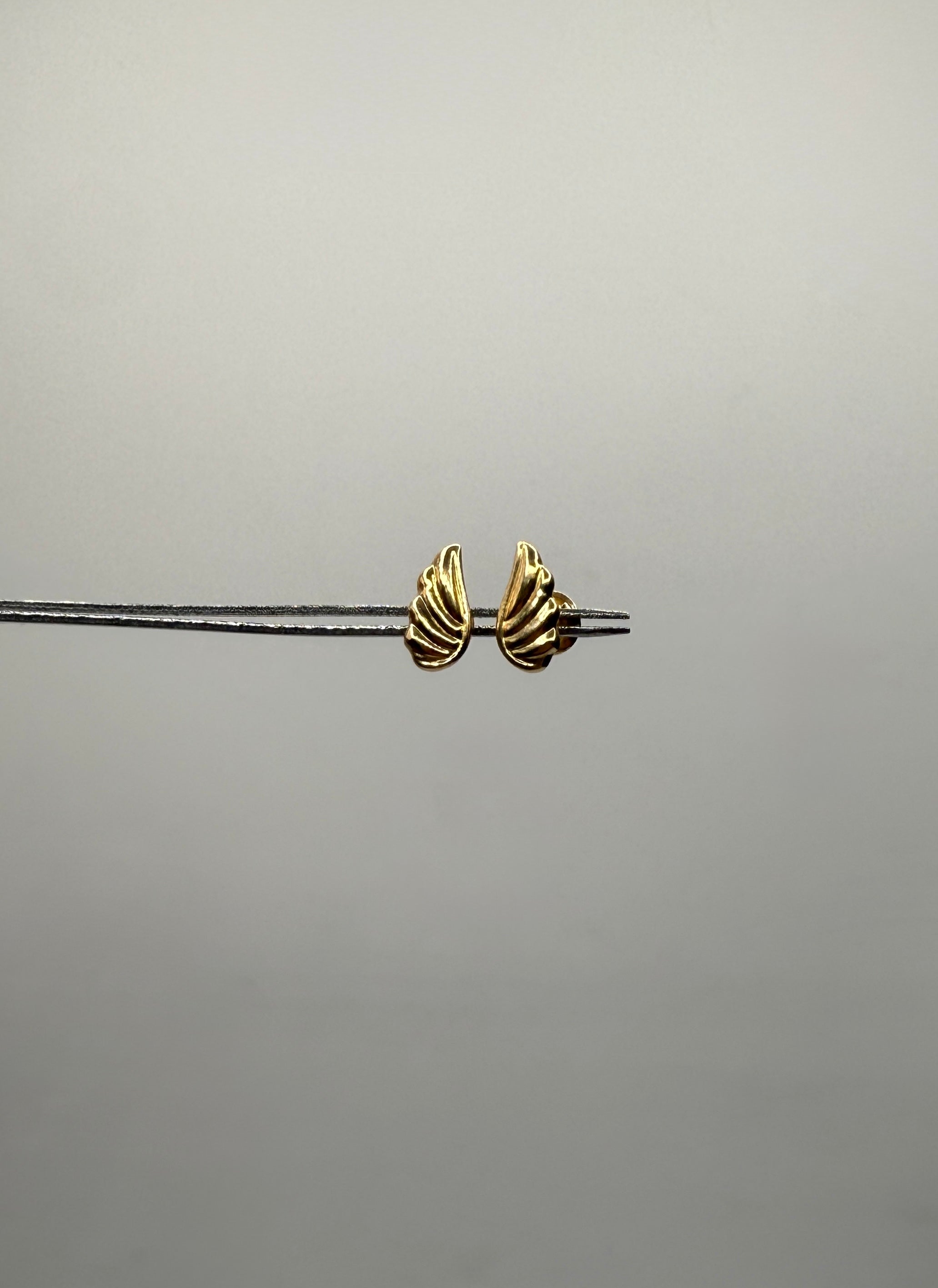Topos Alas Oro amarillo 18k 0,66 Gr / 10,95 mm
