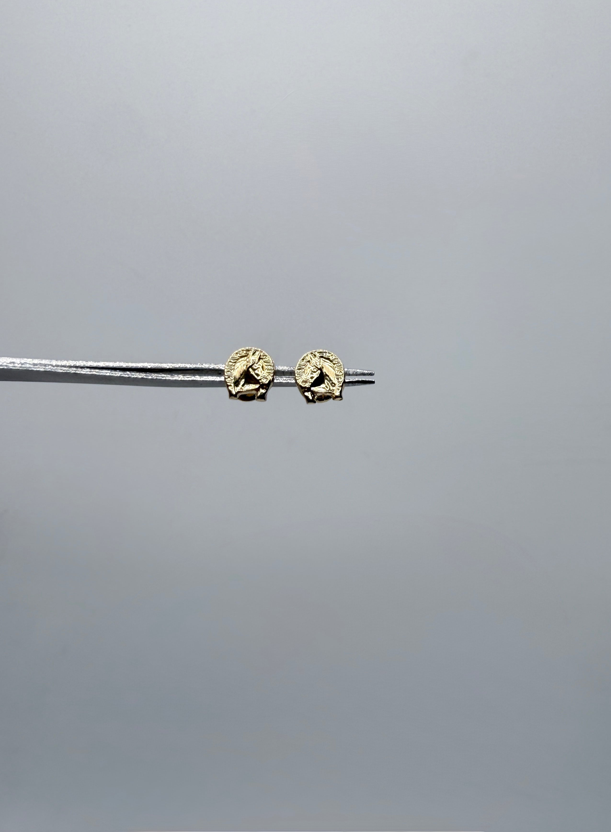 Topos herradura oro amarillo 18k 0,66 gr /7,3 mm