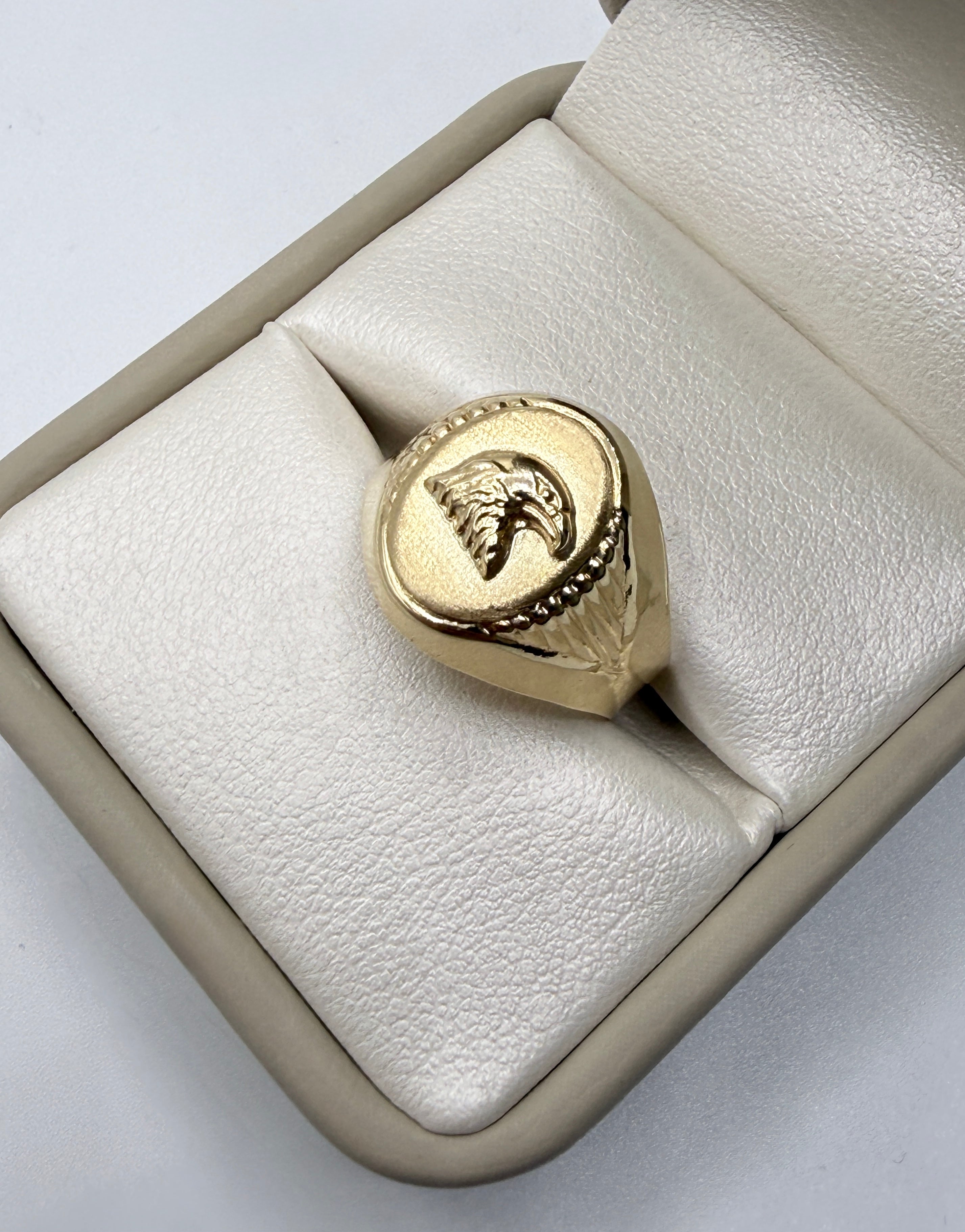 Anillo águila oro amarillo 18k / talla 10 / 2,32 gr / 4,7 mm