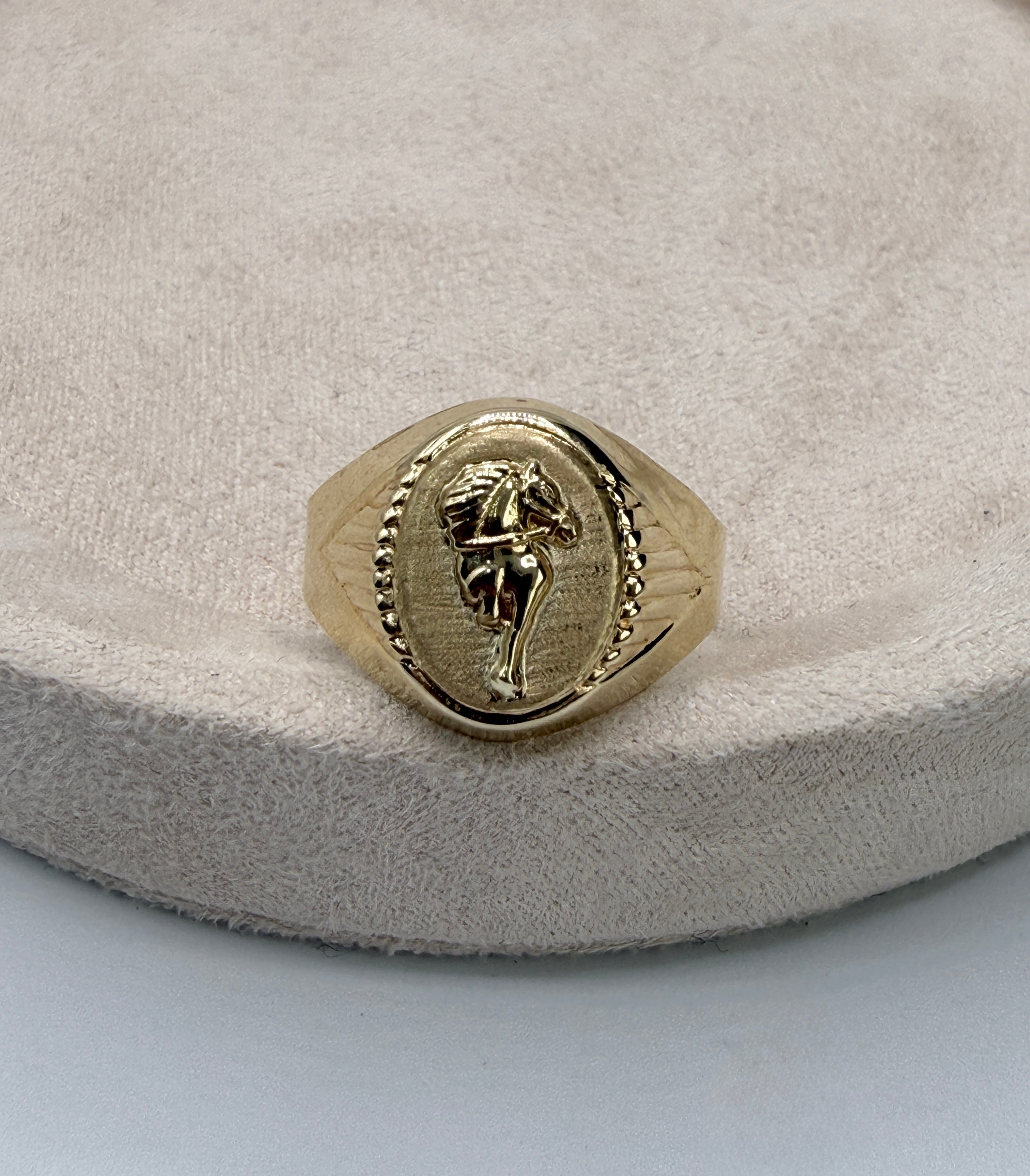 Anillo caballo oro amarillo 18k / talla 11 / 2,29 gr / 5,2 mm