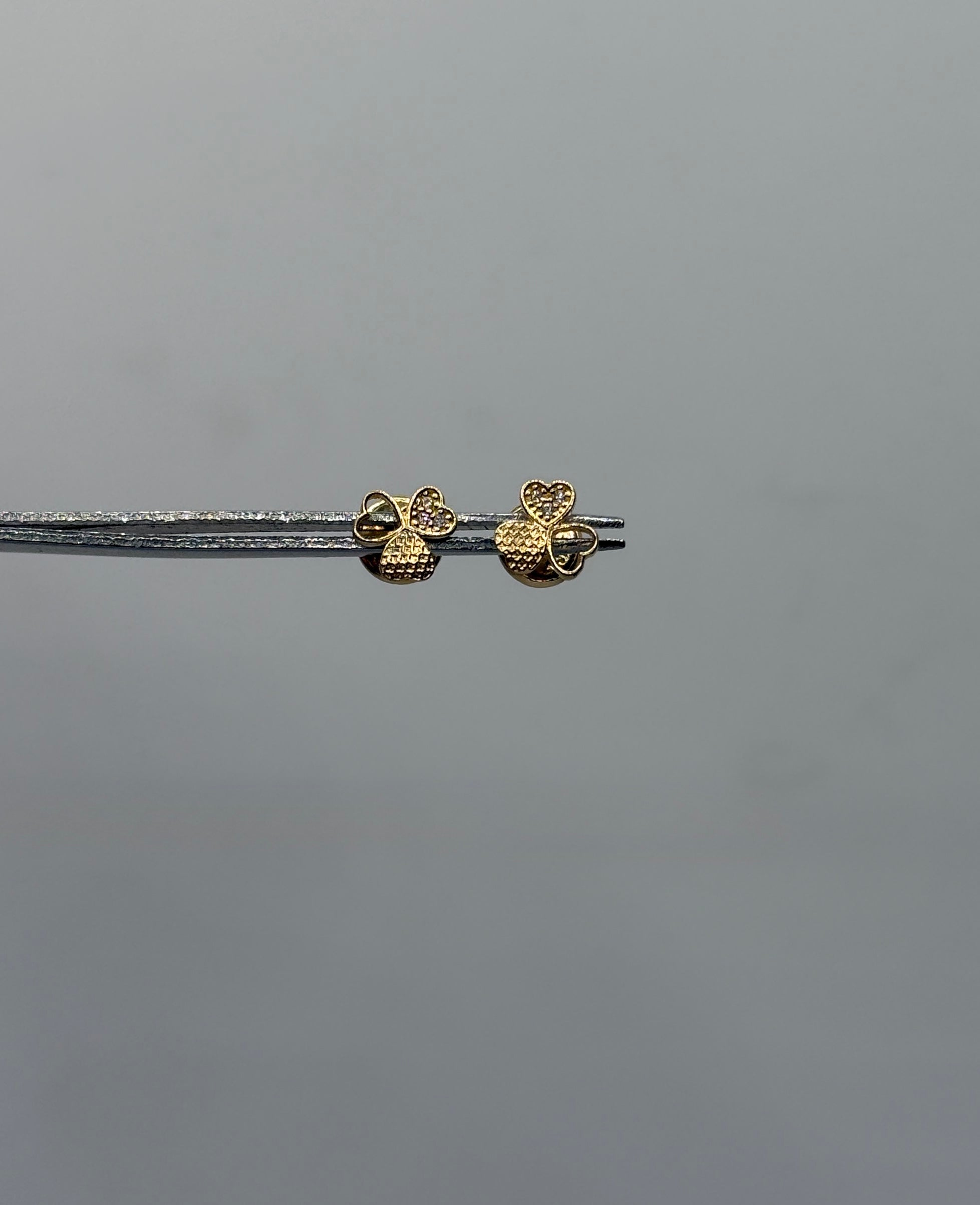 Topos trebol corazones circon blanco oro amarillo 18k 0,75 gr / 5,95 mm