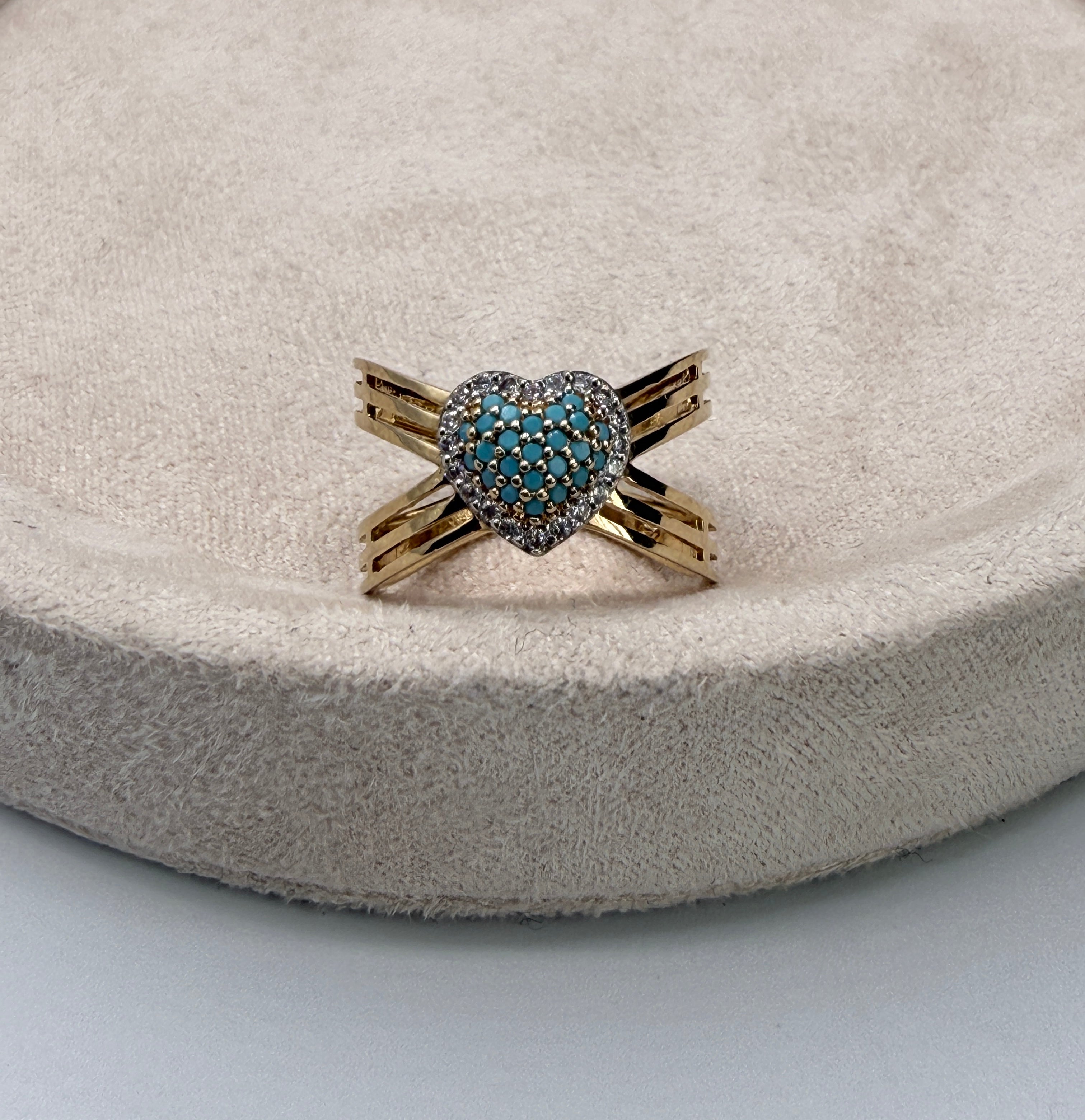 Anillo corazón cruzado circones azul y blanco oro amarillo 18k / talla 5 / 4,17 gr