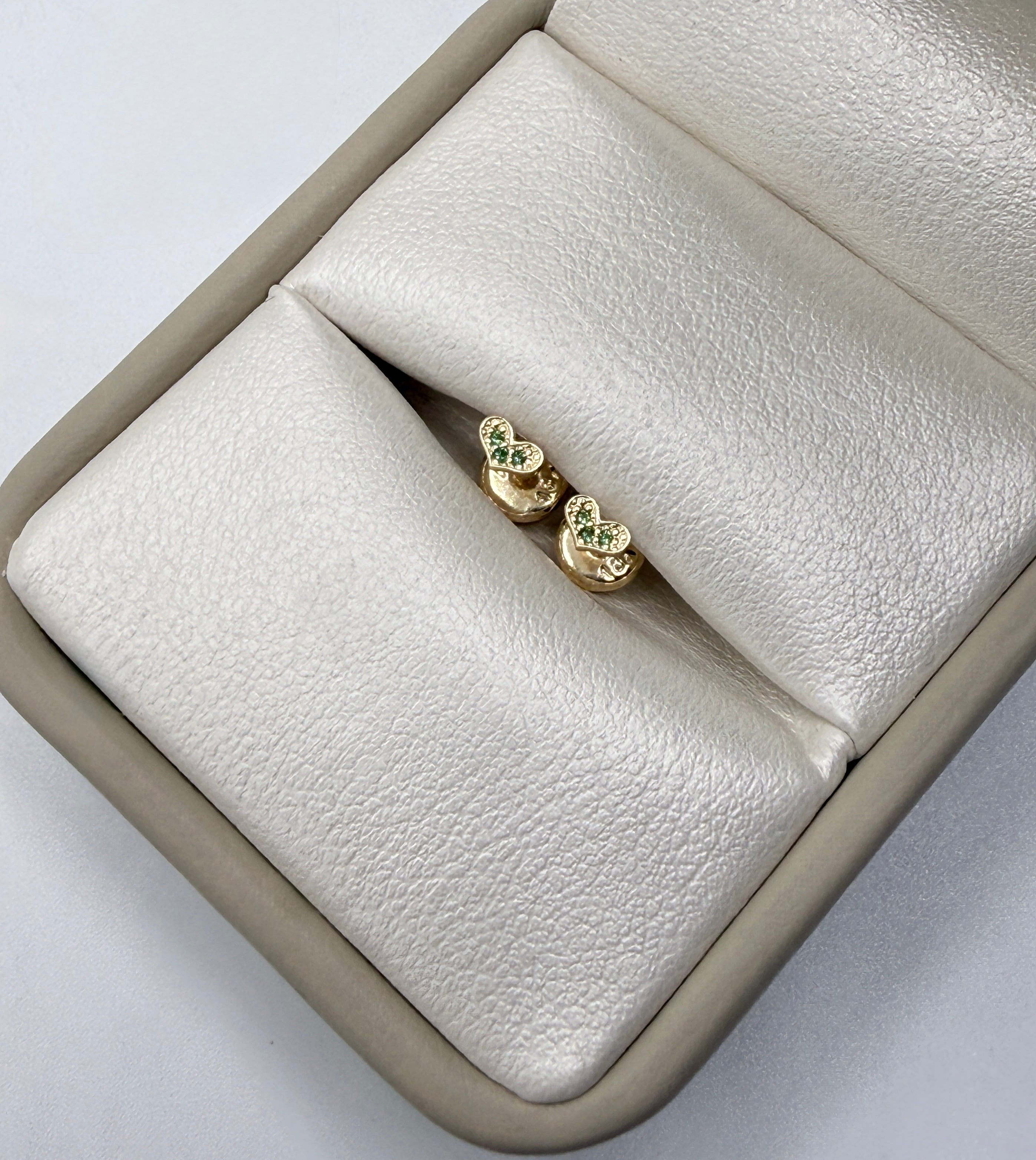 Topos corazoncito circón verde oro amarillo 18k 0,47 gr