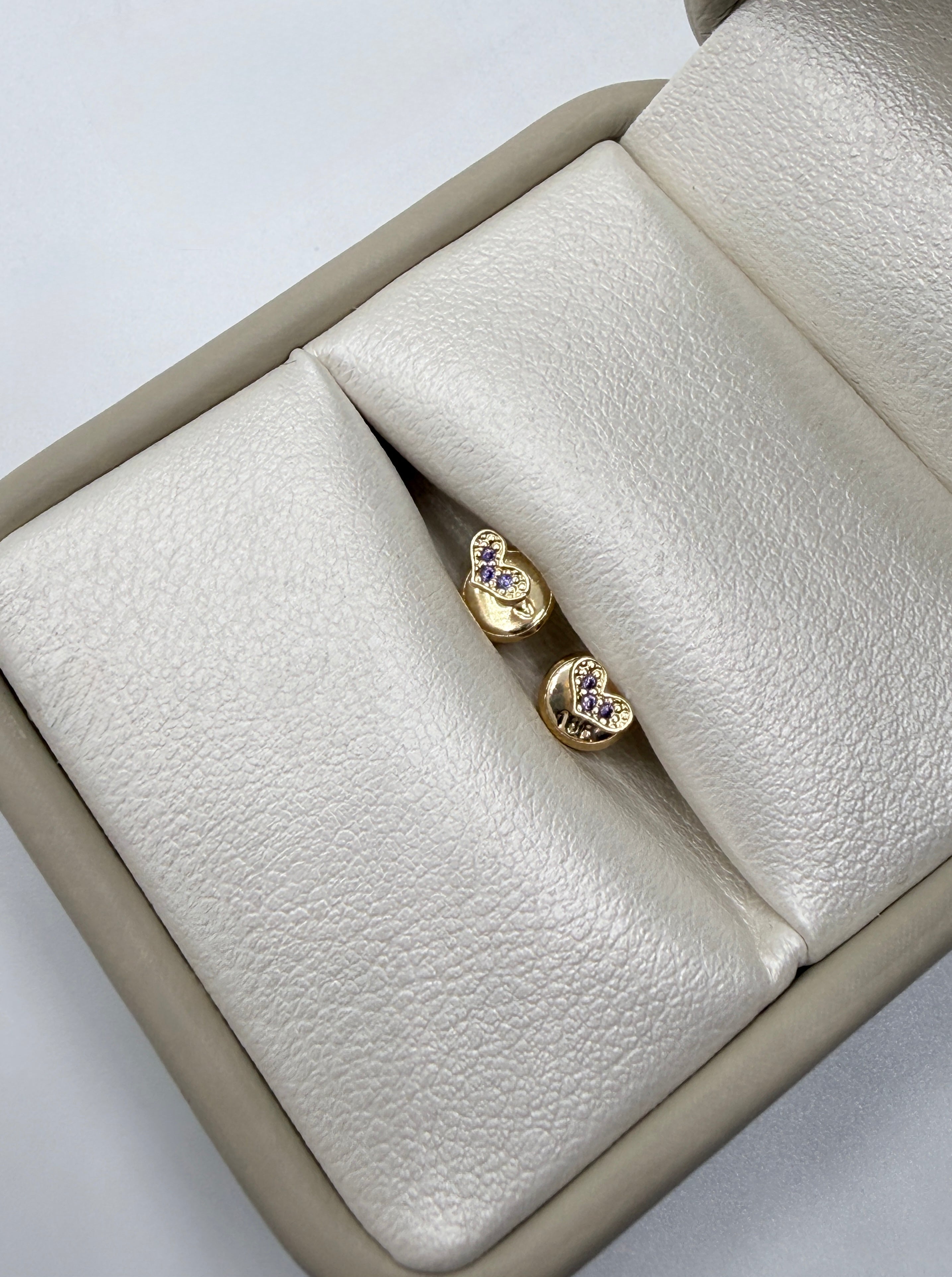 Topos Corazoncito Circon morado Oro amarillo 18k 0,48 Gr / 2,82 mm