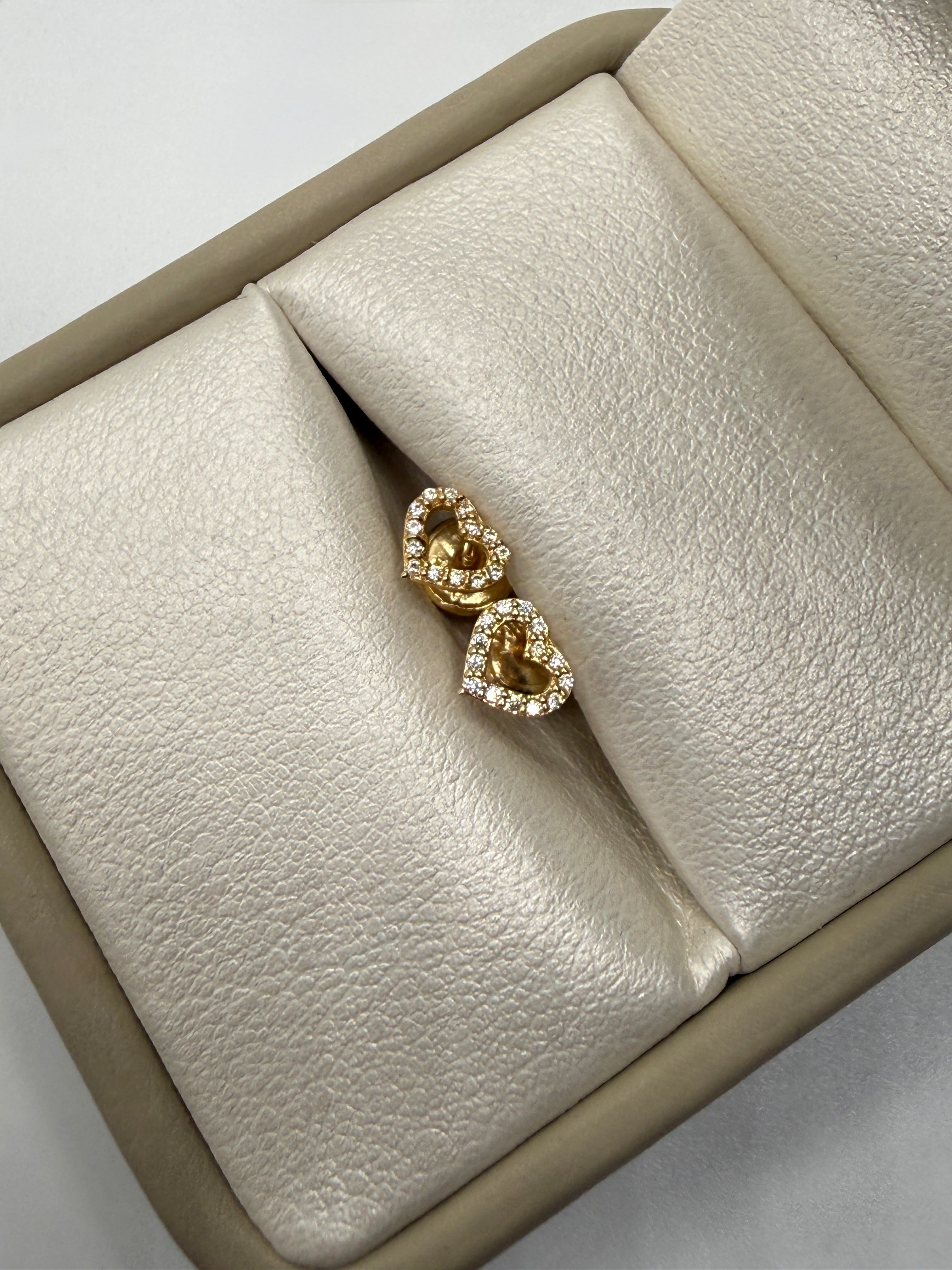Topos corazón silueta cirones blancos oro amarillo 18k 0,62 Gr / 5,98 mm