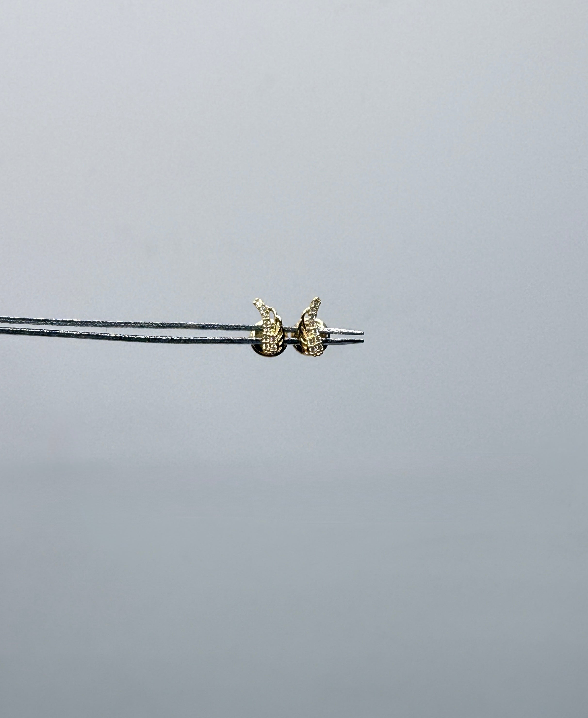 Topos Alas Circon Blanco Oro amarillo 18k 0,59 Gr / 7,79 mm