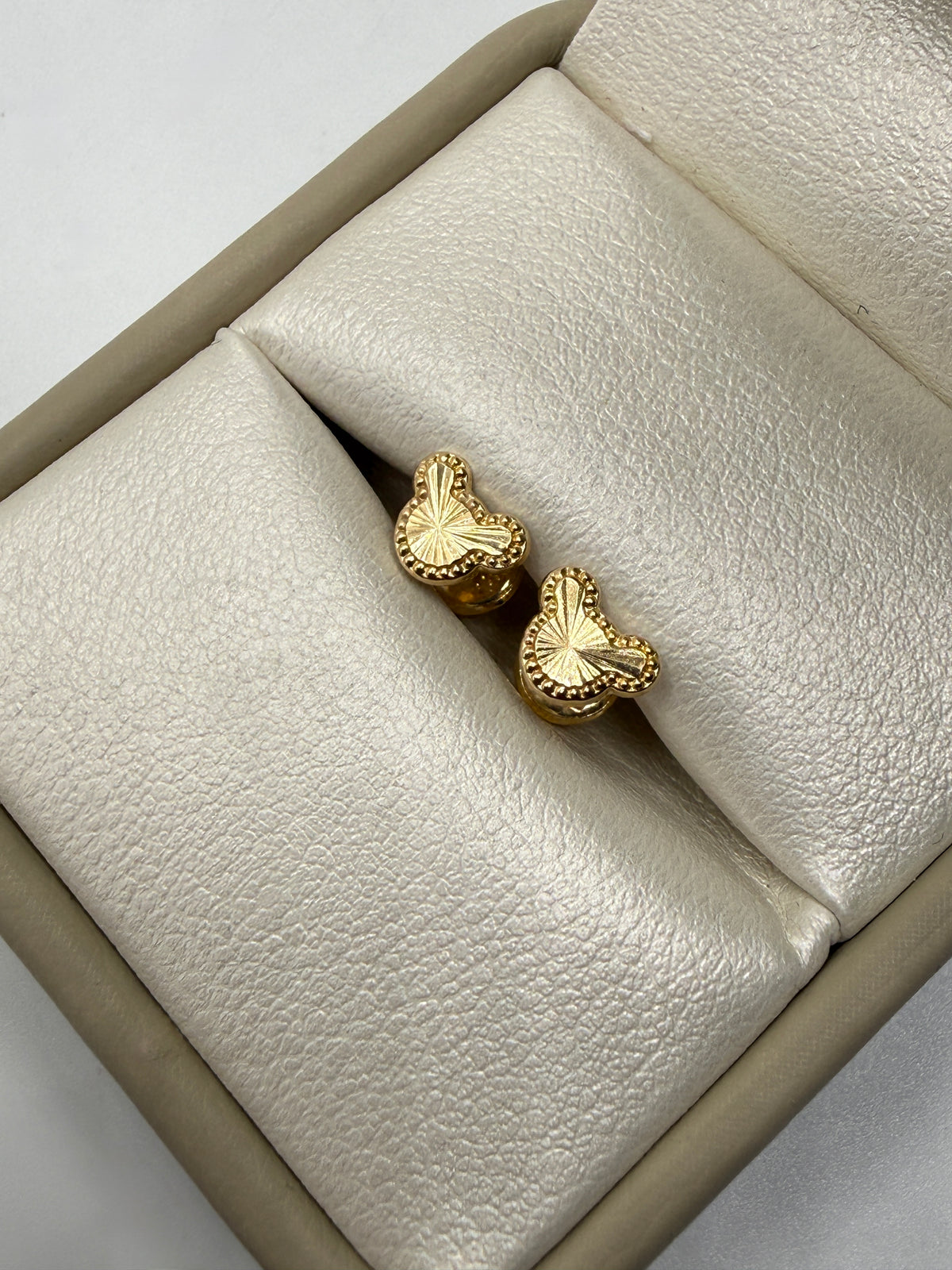 Topos Mickey oro amarillo 18k 0,70 gr / 6,50 mm