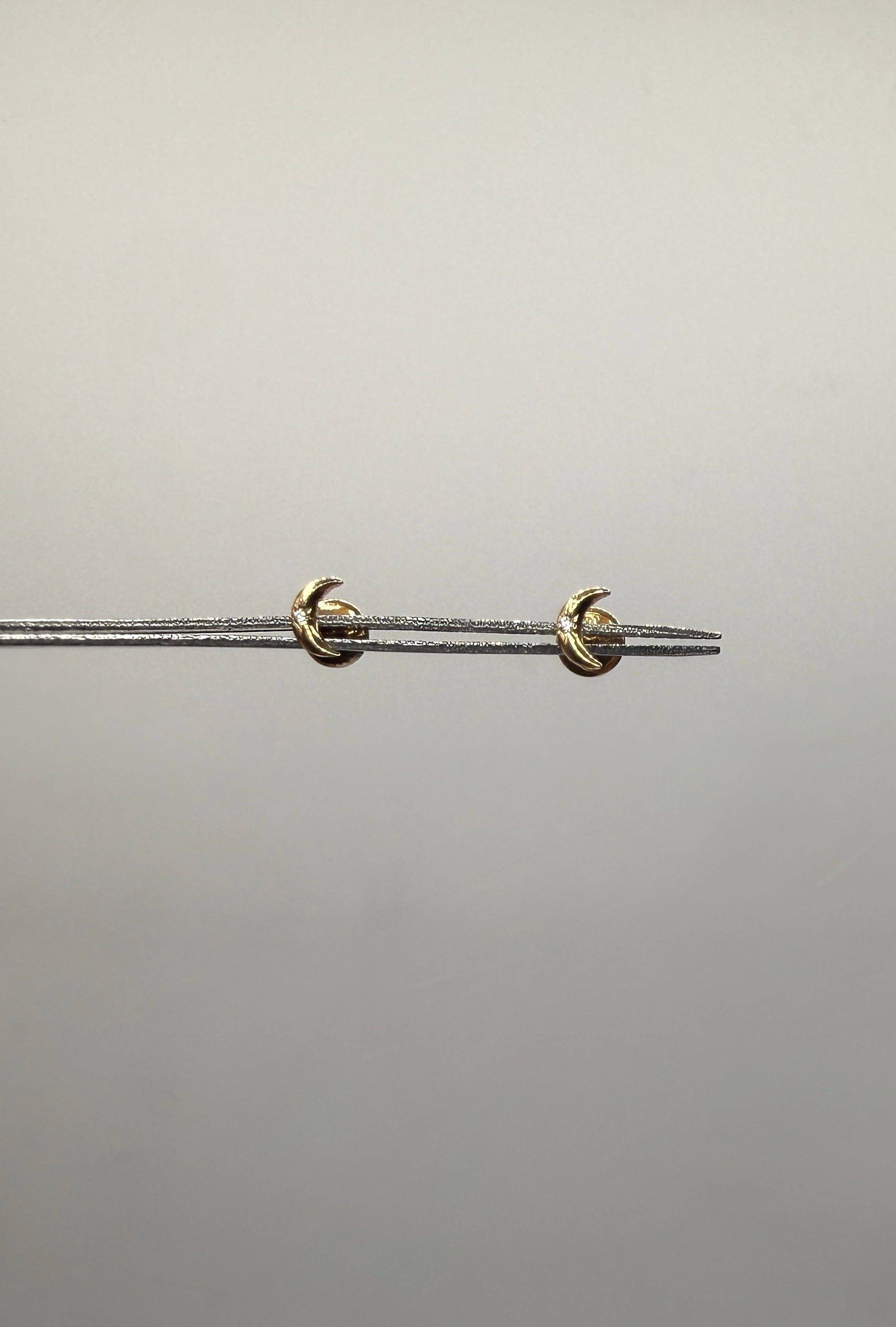 Topos luna circon blanco 0,48 gr / 6,17 mm