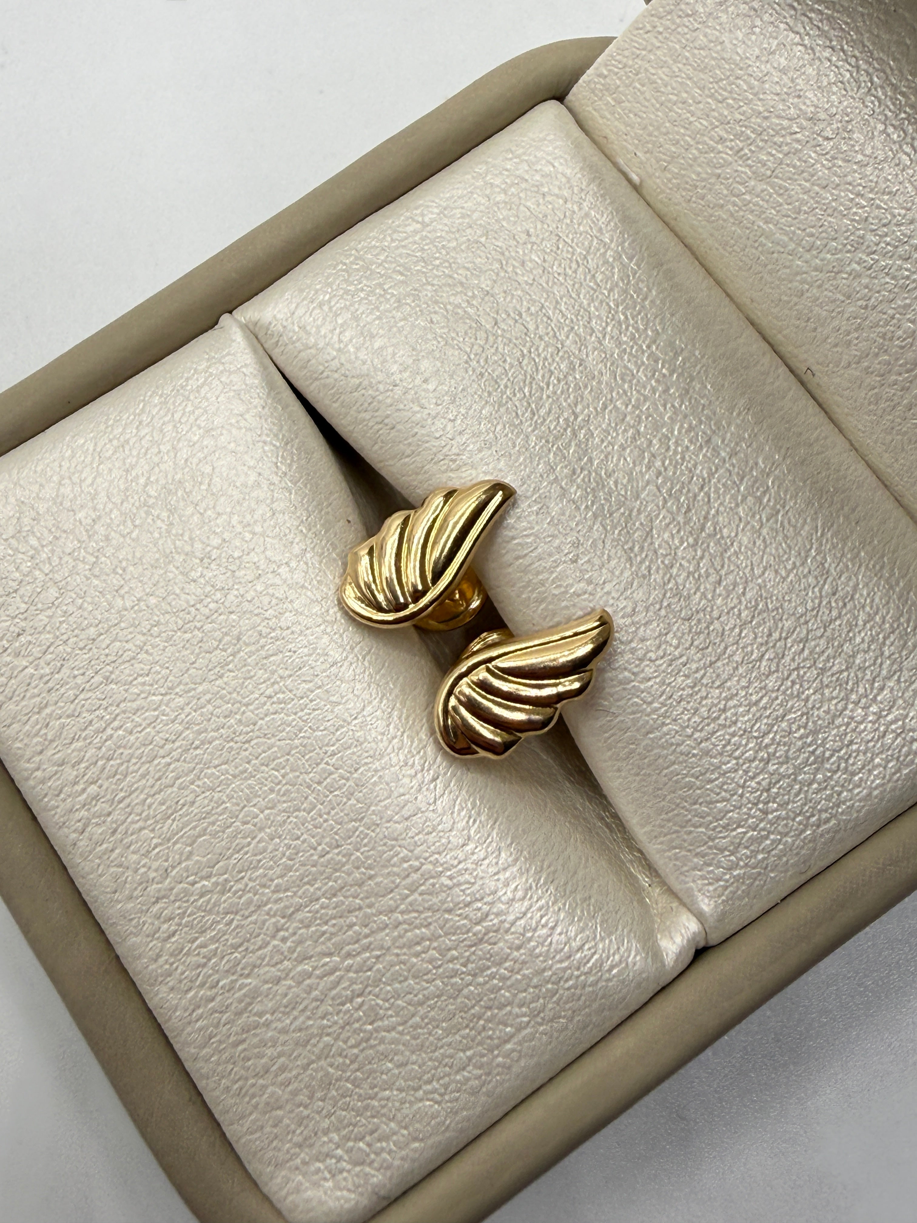 Topos Alas Oro amarillo 18k 0,66 Gr / 10,95 mm