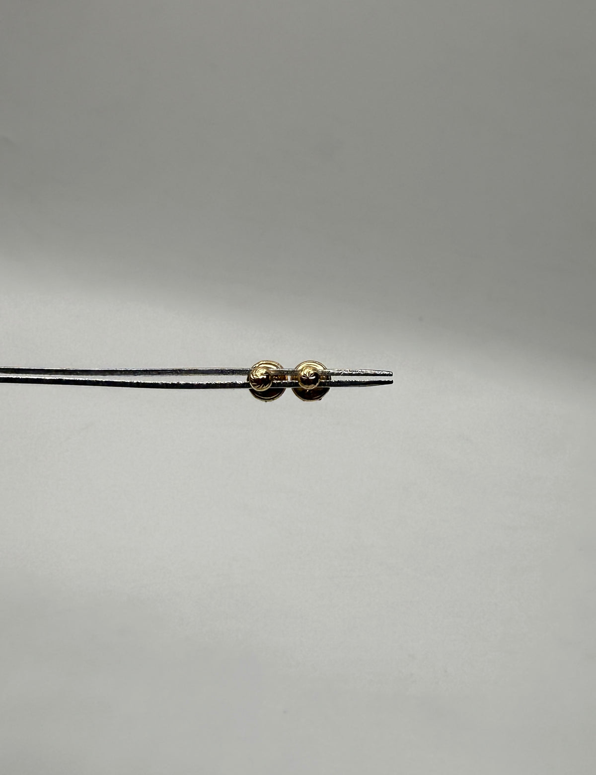Topos bola diamantado oro amarillo 18k 0,50 gr / 4 mm