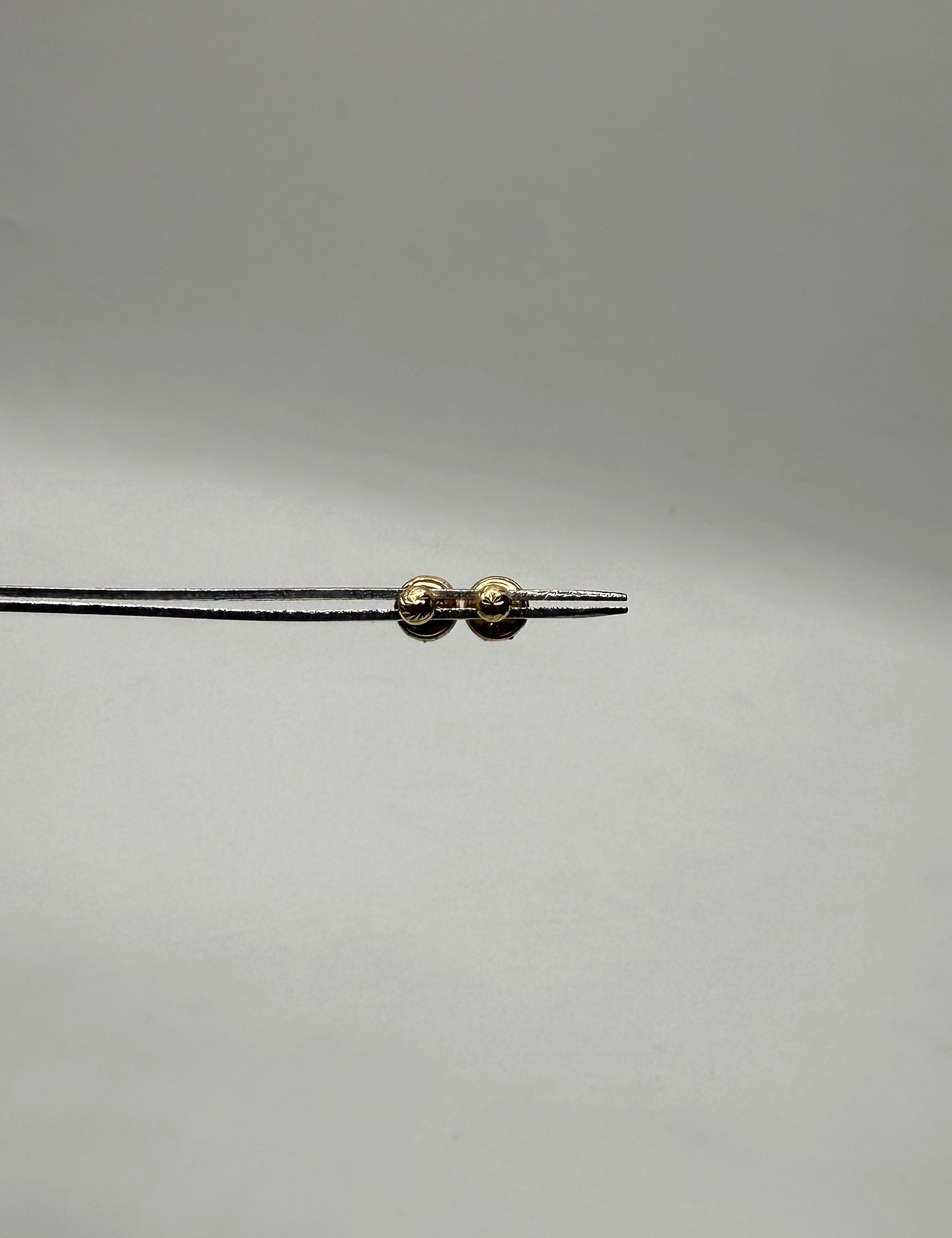 Topos balín diamantado oro amarillo 18k 0,50 gr /4 mm