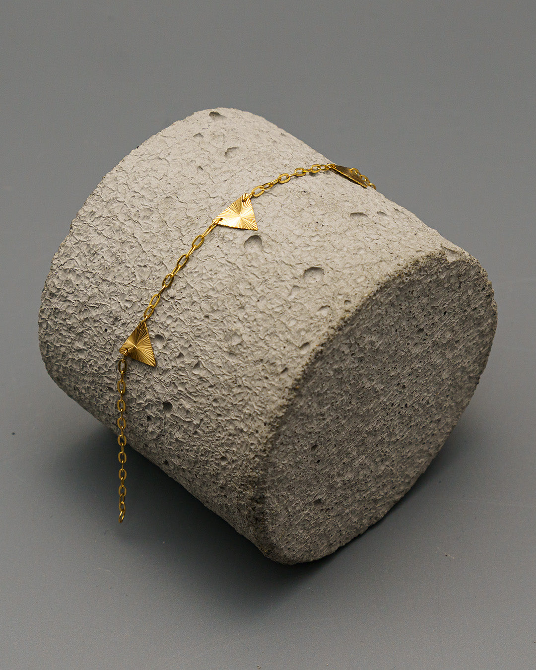 Tobillera Triangulo Oro amarillo 18k 1,90 Gr / 25 Cm