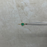 Anillo Corazon de Esmeralda rodeado de Moissanitas Oro amarillo 18k / Talla 7 / 1,67 Gr / 1,31 mm