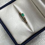Anillo Corazon de Esmeralda Oro amarillo 18k / Talla 6 1/2 / 1,35 Gr / 1,40 mm