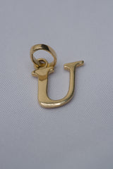 dije letra (U) oro amarillo 18k 0,80 gr / 9 mm / 1,7 cm