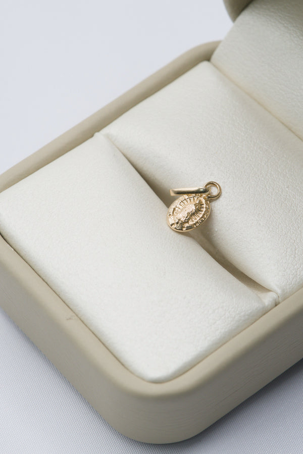Dije virgen de Guadalupe oro amarillo 18k 0,32 gr / 2,18 mm / 1,7 cm