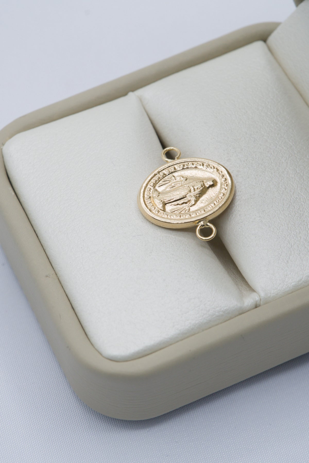 Herraje virgen milagrosa oro amarillo 18k 0,61 gr / 1,7 cm
