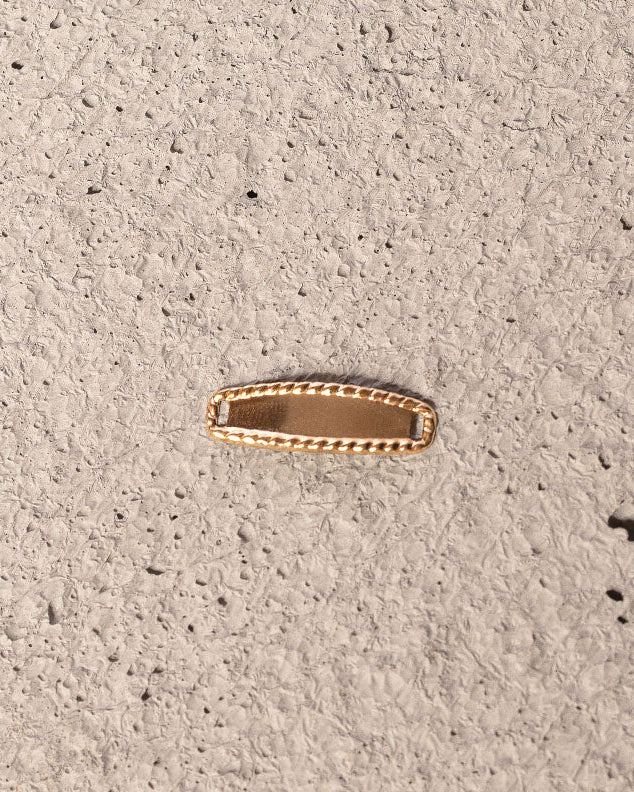 Herraje Placa Troquelada Oro amarillo 18k 0,42 Gr / 2,3 Cm