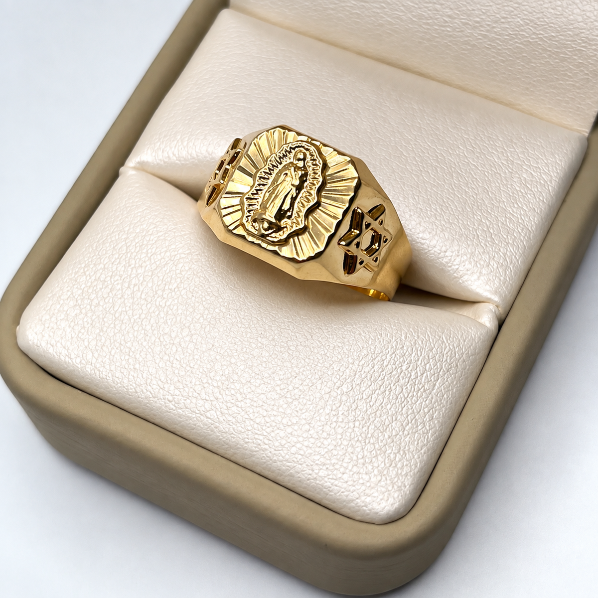 Anillo Virgen de Guadalupe Estrella de David Oro amarillo 18k / Talla 11 1/2 / 3,10 Gr / 4,98 mm