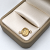 Herraje Letra V Oro amarillo 18k 0,54 Gr / 1,5 Cm