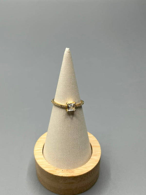Anillo Caja Circon Blanco Oro amarillo 18k / Talla 5 / 1,12 Gr