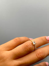 Anillo Caja Circon Blanco Oro amarillo 18k / Talla 5 / 1,12 Gr