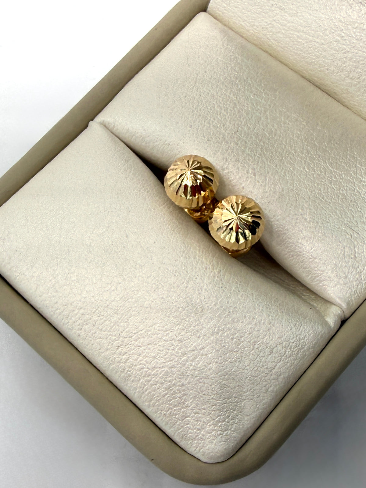 Topos bola diamantada oro amarillo 18k 0,91 gr / 7 mm