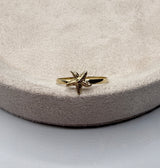 Anillo estrella de mar oro amarillo 18k / talla 7 1/2 / 0,80 gr / 1,7 mm