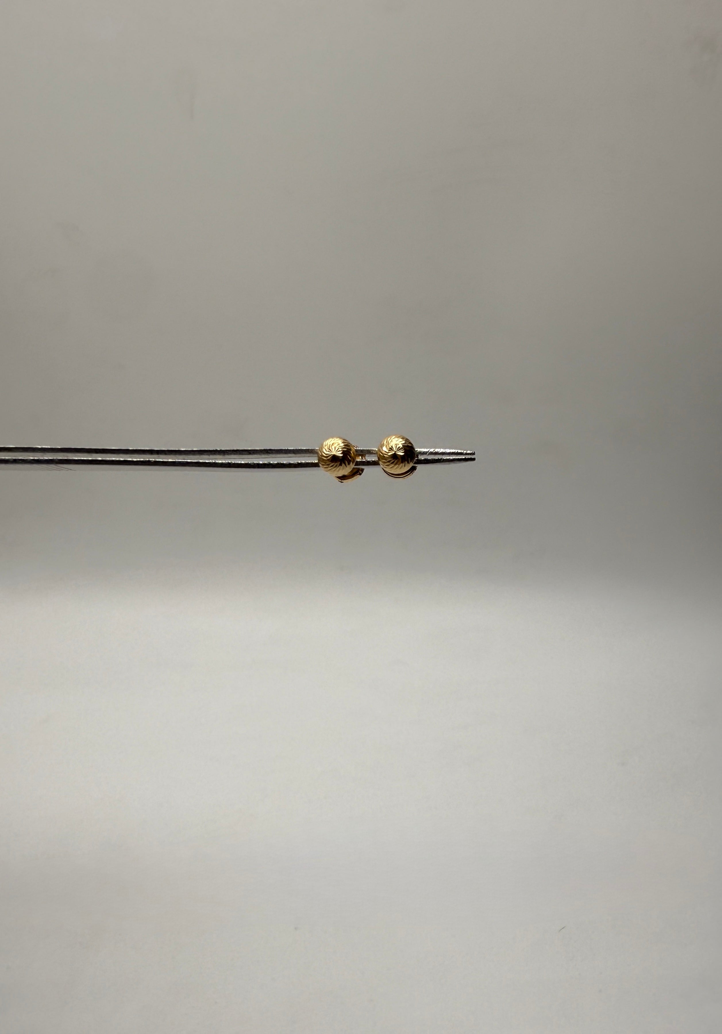 Topos Bola Lisa Oro amarillo 18k 0,66 Gr / 5,69 mm