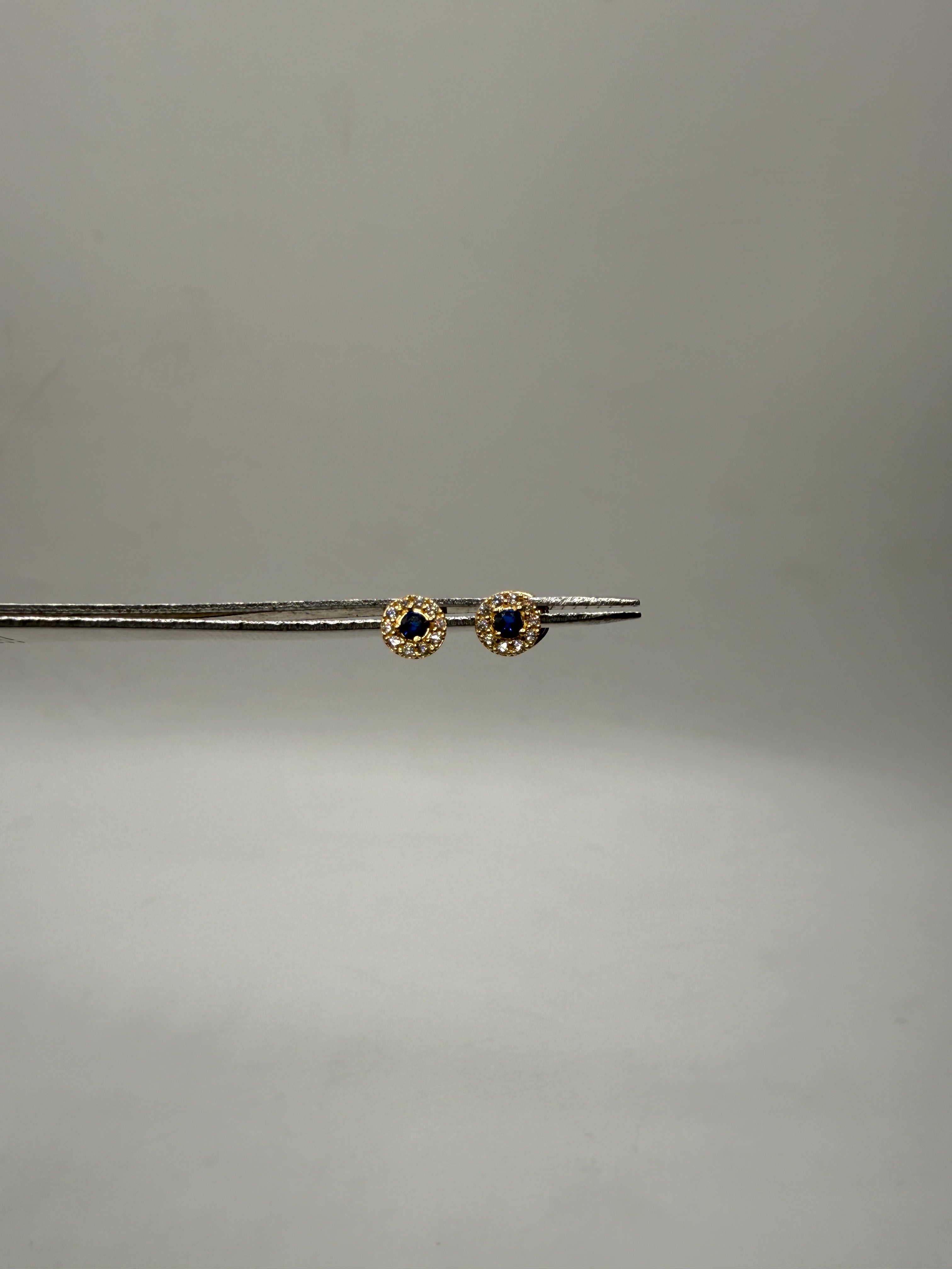 Topos circulo de circón azul y blanco oro amarillo 18k 0,60 Gr / 4,7 mm